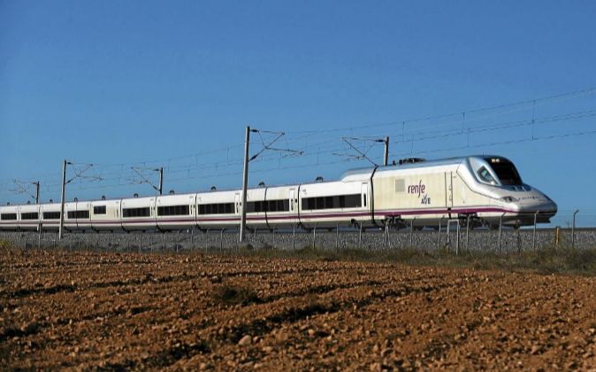 Renfe “abre” a criação de uma empresa conjunta com os portugueses Comboios de Portugal