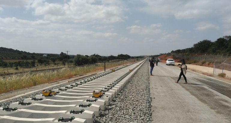 Adif Alta velocidad inicia montaje vía tramo Mérida-Badajoz (REGIÓN DIGITAL.COM)