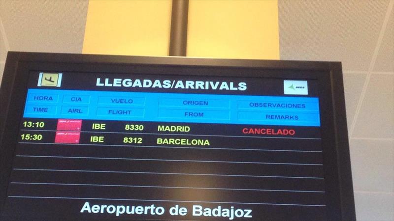 Los viajeros de un vuelo a Madrid se quedan tirados en Badajoz (EL PERIÓDICO EXTREMADURA.COM)